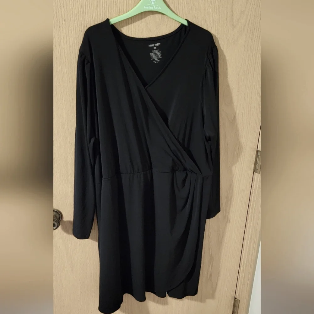 Black Dress - Picture 1 of 4